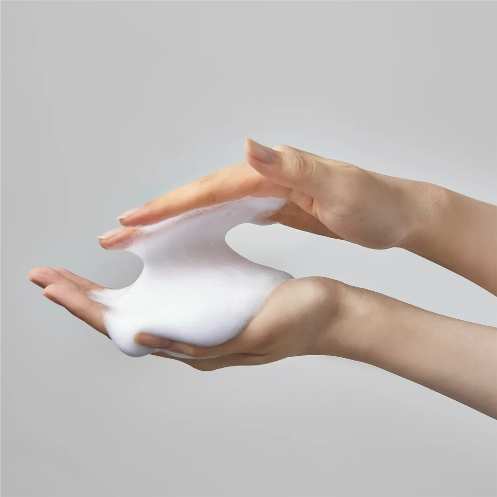 Biodance 舒缓防护洁面泡沫 120 毫升