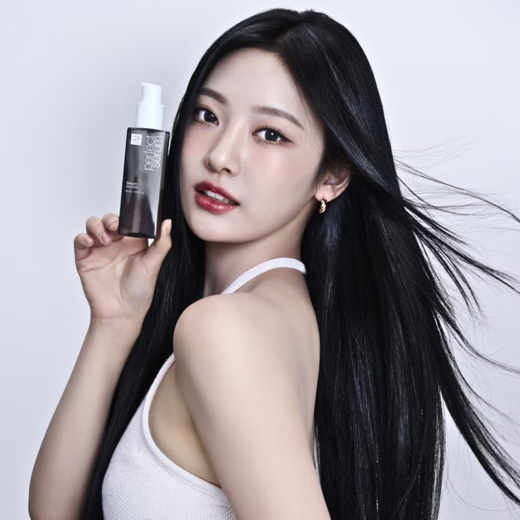 Its lightweight, watery formula absorbs quickly, leaving hair feeling soft and smooth without any greasiness.