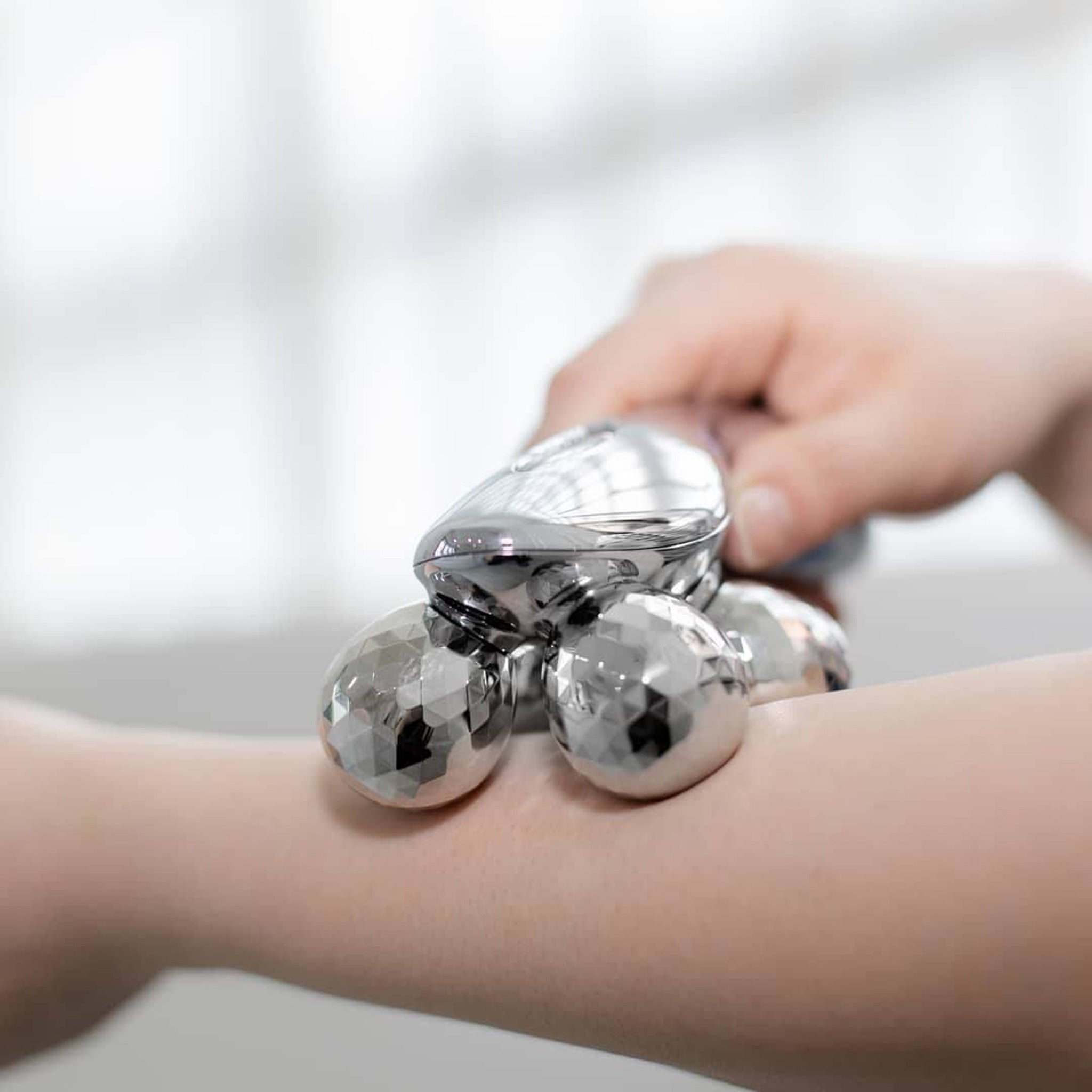 Refa 4 Carat铂金美容滚轮按摩仪