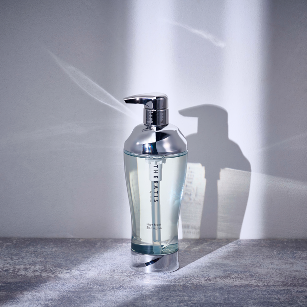 it nourishes and smooths hair overnight, reducing frizz and enhancing manageability.