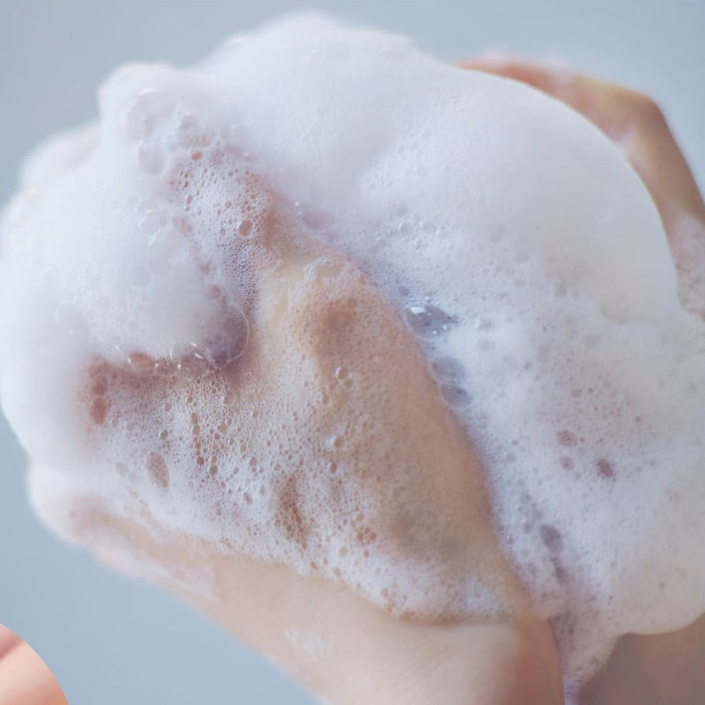 YOLU 樱花舒缓晚间护理沐浴露 440 毫升