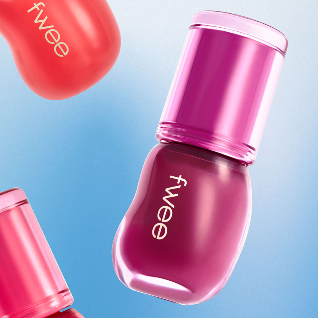 This lip gloss features a high-shine formula designed to enhance lip volume and create a plump, seductive look.