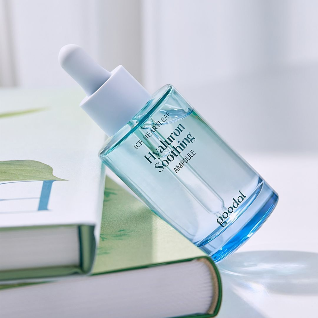 This refreshing ampoule combines the calming properties of heartleaf extract with the deep hydration of hyaluronic acid.