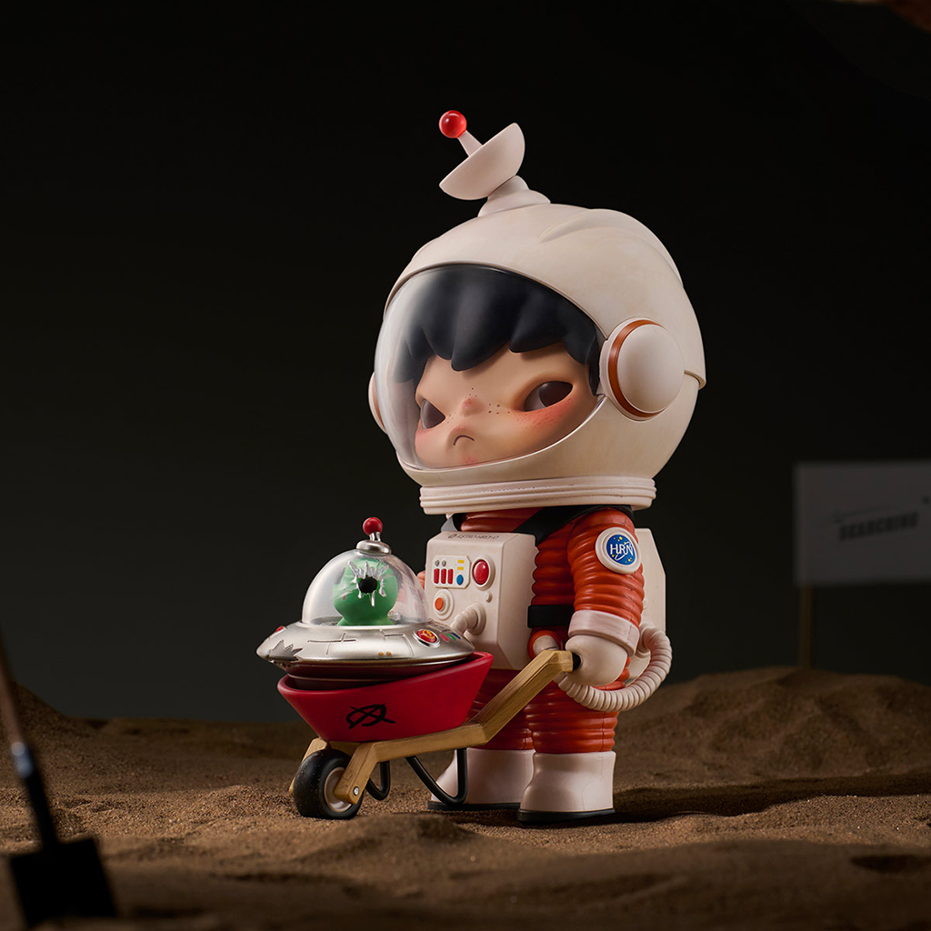 Hirono Search for Aliens Figurine