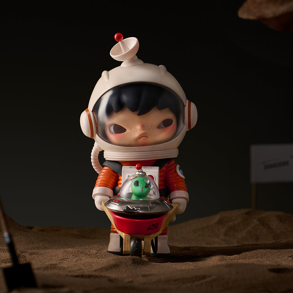 Hirono Search for Aliens Figurine