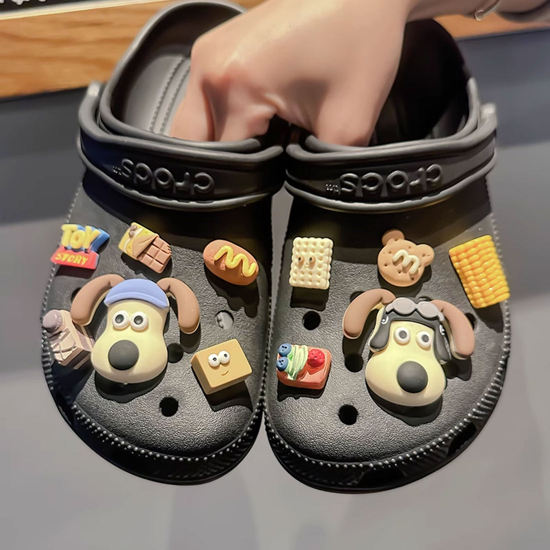 Cartoon Gromit 3D dog &amp; Snacks Crocs Shoes Charms Decoration 1pack