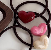  With a 2.5 cm acetate heart accent, this hair tie is both stylish and practical. Th