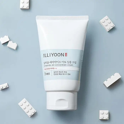 Powered by a multi-ceramide complex, this ultra-hydrating cream delivers up to 100 hours of moisture while reinforcing the skin’s natural barrier. 