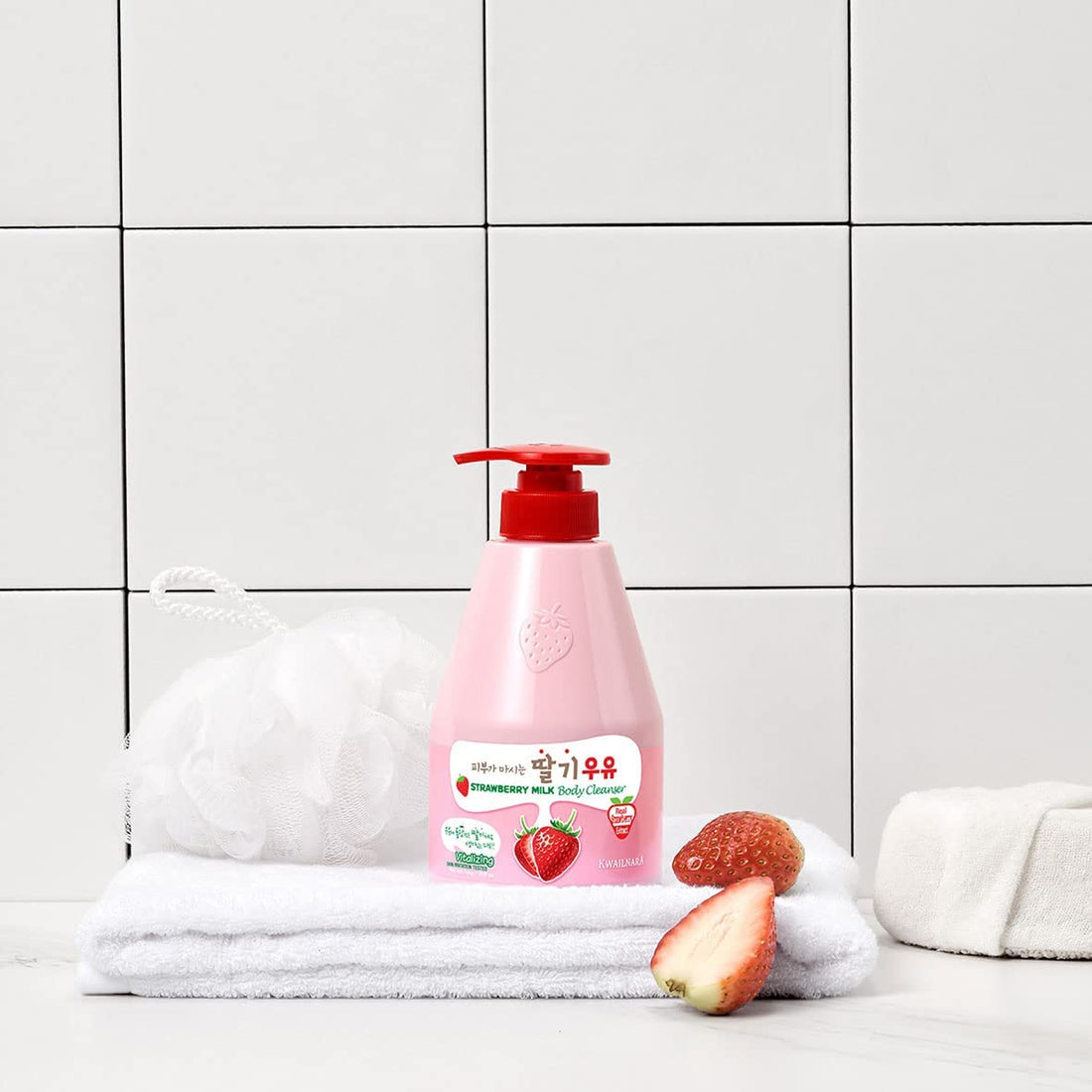 KWAILNARA Strawberry Milk Body Soap 560g