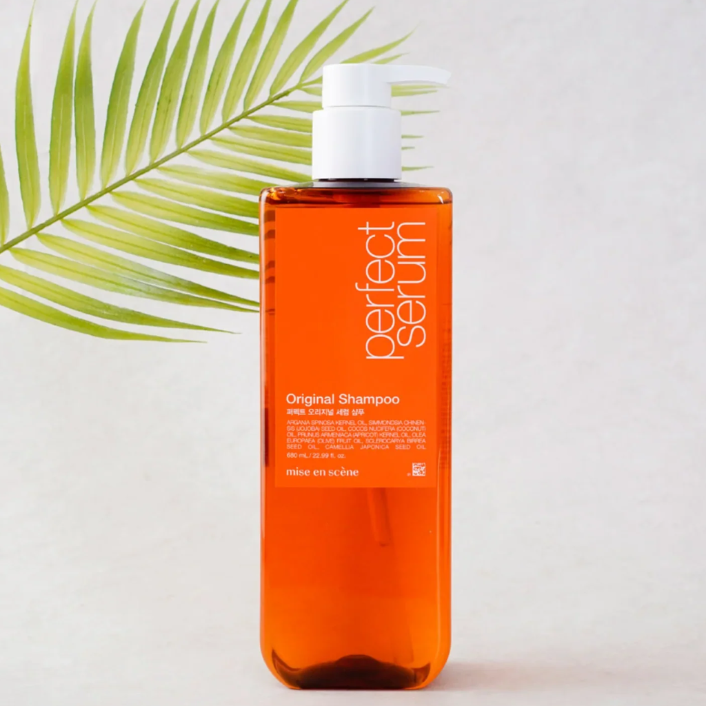 . Enriched with a blend of serums and natural oils, this shampoo aims to provide deep hydration, shine, and smoothness to the hair, making it healthy and manageable.